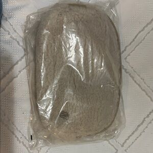 Lululemon everywhere Cream Fleece Belt Bag